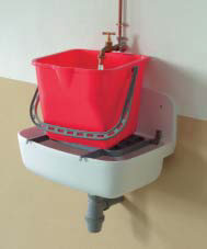 Poste d'eau avec grille